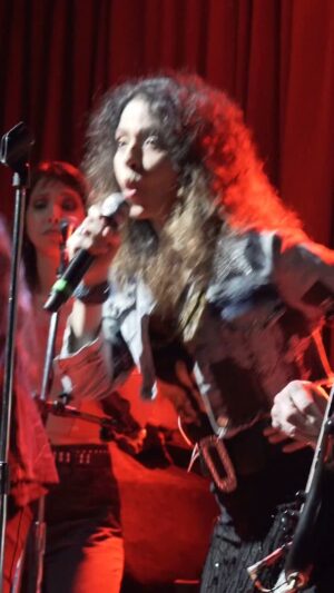 Patricia Sosa Instagram - 🎤✨ Una noche mágica en Café Berlín con la inconfundible voz de Patricia Sosa.
Reviví este momento único en nuestro reel.
#PatriciaSosa #CaféBerlín #MúsicaEnVivo #NocheInolvidable #ReelMusical