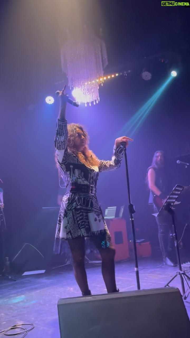 Patricia Sosa - 1.5K Likes - @patriciasosaoficial pasó por  @vale975 adelantando algunos temas de Alquimia y sus grandes éxitos
Alquimia es su nuevo disco realizado junto al gran @oficialmijares estará disponible hoy a partir de las 21:00 hs. Arg. 🇦🇷 18:00 hs. Mex. 🇲🇽 en todas las plataformas.
