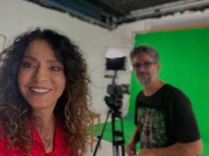Patricia Sosa Instagram - Día de gran trabajo de filmación para  el próximo  disco con @oficialmijares liderado por @pablosofovich  maquillada por @cholumakeup y acompañada por @patrikessler28  y @omediavilla . Un disco a largo y productivo. Falta menos
