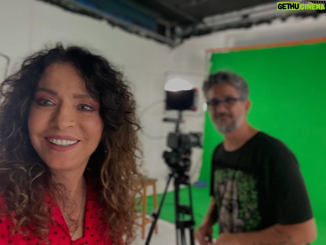 Patricia Sosa - 2K Likes - Día de gran trabajo de filmación para  el próximo  disco con @oficialmijares liderado por @pablosofovich  maquillada por @cholumakeup y acompañada por @patrikessler28  y @omediavilla . Un disco a largo y productivo. Falta menos