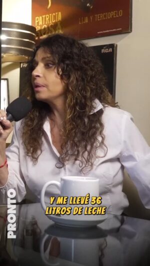 Patricia Sosa Instagram - 😲 "ME LLEVÉ 36 LITROS DE LECHE A RUSIA". Las divertidas anécdotas de @patriciasosaoficial de su viaje a tierras europeas con su banda La Torre.
Con @omediavilla fueron pioneros en viajar en plena perestroika. Llevaron a su hija @martamediavillag que solo tenía 4 meses. Viajaron los padres de Patricia para que ella pudiera cumplir con su trabajo musical.
La pediatra de Martita le pidió a la cantante que se llevara lo necesario, incluso los pañales.
Hermosa entrevista de Patricia Sosa con Pronto Música que la encontrás completa en YouTube.
🎙 @claudiaseta
👩🏼💻Edit: @denurousseau
#patriciasosa #latorre #Rusia #martitamediavilla #oscarnediavilla #prontomusica #revistapronto #entrevista