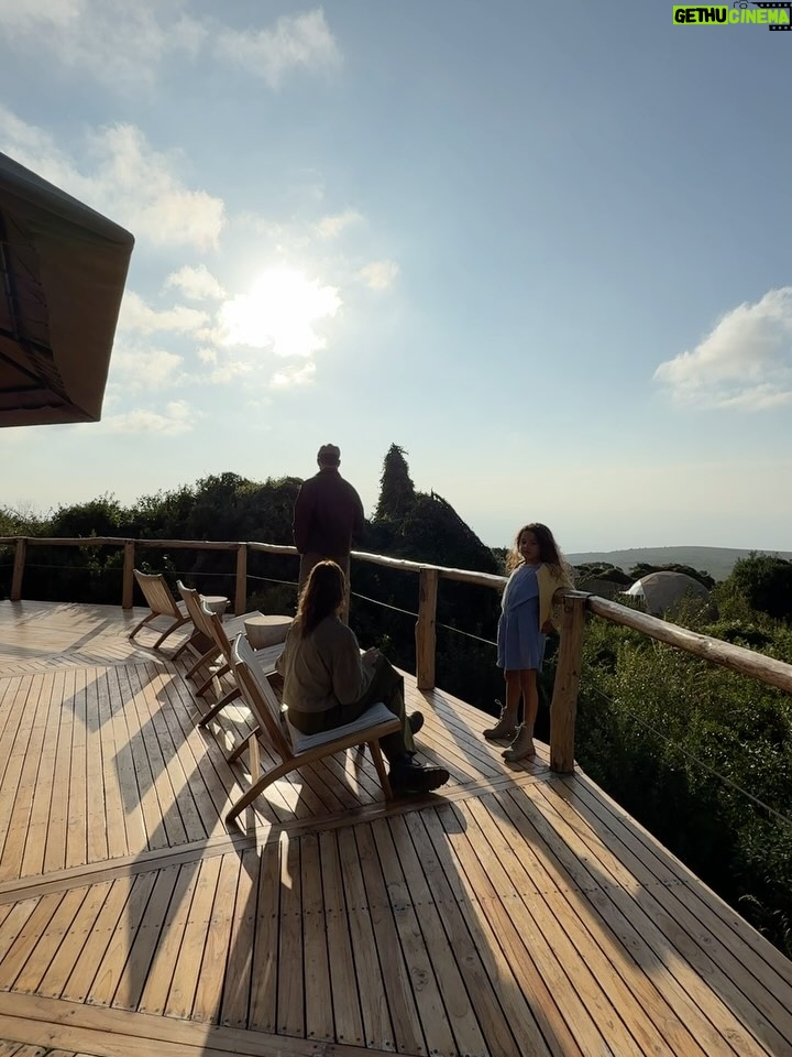 Paula Andrea Betancourt - 9.9K Likes - El espectacular Asilia Highlands ubicado a más de 2.400 metros  de altura,combina un diseño vanguardista y abierto con un ambiente íntimo en el exuberante bosque que se extiende por las laderas del volcán Olmoti, lo que contrasta perfectamente con la calidez y la alegría de su maravilloso Staff.Elegante y contemporáneo, The Highlands equilibra su impactante diseño con una auténtica experiencia en plena naturaleza en un entorno exclusivo. Tan solo ocho suites con cúpula de lona y cristal se inspiran en las encantadoras bomas masái que salpican el paisaje. Su interiores son muy  cálidos y contemporáneos que ofrecen el ambiente perfecto para relajarse después de un exitoso día de observación de animales.
Las áreas para huéspedes incluyen una biblioteca bien surtida, un acogedor bar y cómodas salas de estar de lujo alrededor de una chimenea interior. Las comidas gourmet se preparan únicamente con los ingredientes orgánicos más frescos y se sirven en diversos comedores. Las aventuras incluyen safaris en el cráter del Ngorongoro, visitas comunitarias y culturales, y senderismo por las rutas ganaderas masái a través de los diversos hábitats del volcán Olmoti.🙏🙏🙏🥂