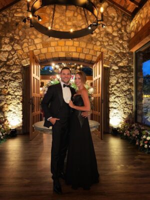 Paula Andrea Betancourt Instagram - El amor… el amor… que bonito es el amor!!😍🥂🙏🙏🙏 👗 @jorgeduquevelez