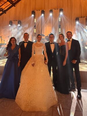 Paula Andrea Betancourt Instagram - El amor… el amor… que bonito es el amor!!😍🥂🙏🙏🙏 👗 @jorgeduquevelez