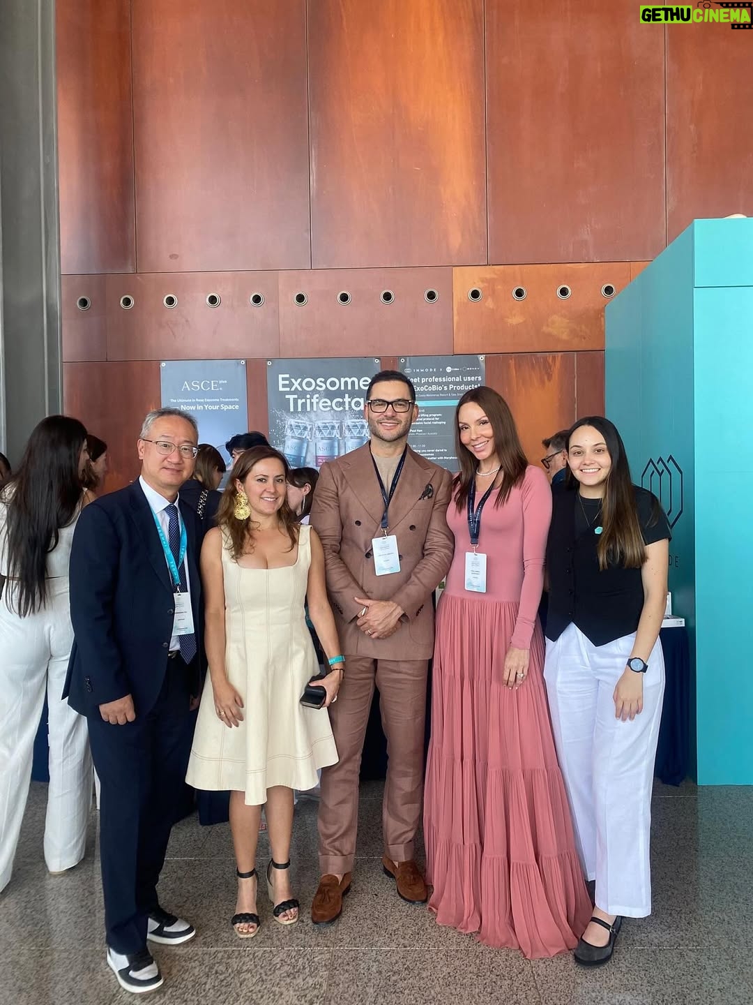 Paula Andrea Betancourt - 9.3K Likes - Primer día de INMODE SUMMIT 2025, una día lleno de mucho aprendizaje, una vez más ratificó la importancia de la mezcla de Morpheus8 con Exosomas para potencializar los resultados y que la recuperación sea mucho más rápida y eficiente. Hoy contamos con la participación de mi colega @alfredohoyosmd Orgullo Colombiano, dejando el nombre de nuestro país por lo alto. @inmode.col 🙏🥂