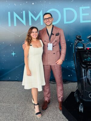 Paula Andrea Betancourt Instagram - Primer día de INMODE SUMMIT 2025, una día lleno de mucho aprendizaje, una vez más ratificó la importancia de la mezcla de Morpheus8 con Exosomas para potencializar los resultados y que la recuperación sea mucho más rápida y eficiente. Hoy contamos con la participación de mi colega @alfredohoyosmd Orgullo Colombiano, dejando el nombre de nuestro país por lo alto. @inmode.col 🙏🥂