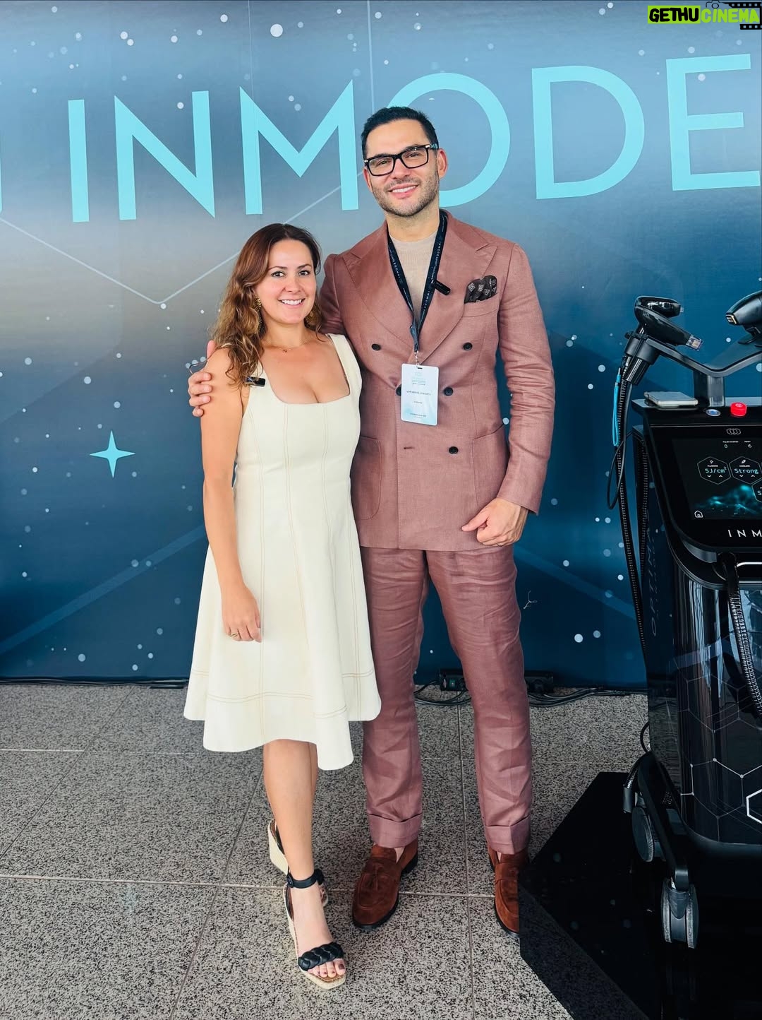 Paula Andrea Betancourt - 9.3K Likes - Primer día de INMODE SUMMIT 2025, una día lleno de mucho aprendizaje, una vez más ratificó la importancia de la mezcla de Morpheus8 con Exosomas para potencializar los resultados y que la recuperación sea mucho más rápida y eficiente. Hoy contamos con la participación de mi colega @alfredohoyosmd Orgullo Colombiano, dejando el nombre de nuestro país por lo alto. @inmode.col 🙏🥂