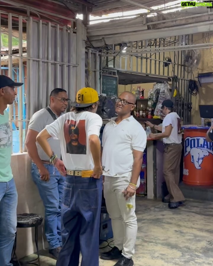 Paula Bevilacqua - 13.8K Likes - Así pasamos una tarde noche fabulosa donde no solo personas del medio disfrutamos de la cercanía y de la humildad de estos dos hermanos que son bandera de Venezuela en el mundo. 🌍 

El viernes pude volver a revivir mis fibras de fan “Enamorada” total porque si lo soy, lo seré siempre aunque ya tenga años conociéndolos, son parte de una época tan maravillosa de mi vida y de la de muchas que como yo siguen los pasos de su música 🎵 

Son orgullo de una generación y siguen conquistando otras generaciones, aplausos 👏 por este evento que espero que se repita muchas veces. 

Sigan siendo sinónimo de inspiración y humildad, los quiero ! 

@servandoprimera 
@florentinoprimera 

Demás está decir que me lo disfrute demasiado como cuando tenía 16 😝 

Gracias @oswaldopontejr eres lo más 🫶

#fanenamorada #vzla