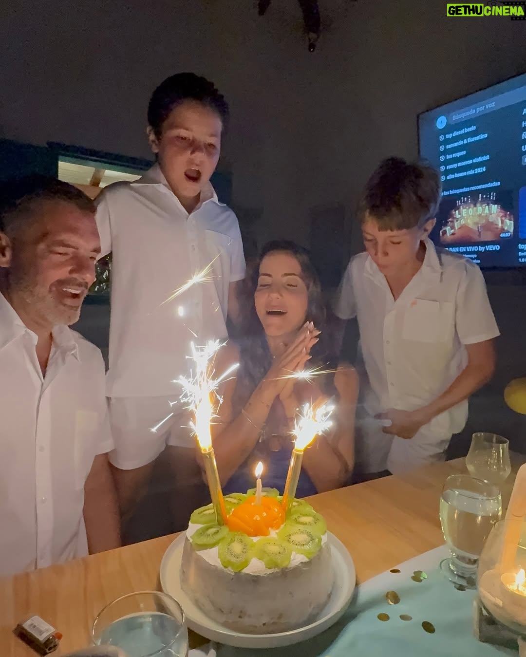Paula Bevilacqua - 22.3K Likes - Gracias por unos días tan maravillosos @posadalalangostalosroques tuve un cumple maravilloso, llevo de buenas energías y súper consentida ! 

Totalmente recomendada, luego les dejo más datos, ir a los Roques siempre será una de@mis opciones 🔝 

Les dejé un recuento en fotos ustedes vean y digan cuál es la más bella !! 

#cumple #losroques #vzla #playa