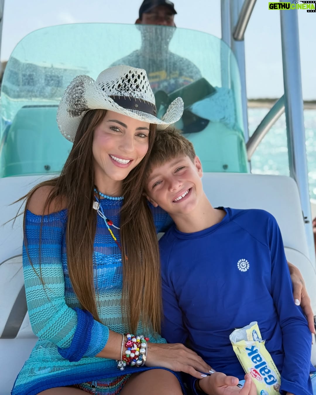 Paula Bevilacqua - 22.3K Likes - Gracias por unos días tan maravillosos @posadalalangostalosroques tuve un cumple maravilloso, llevo de buenas energías y súper consentida ! 

Totalmente recomendada, luego les dejo más datos, ir a los Roques siempre será una de@mis opciones 🔝 

Les dejé un recuento en fotos ustedes vean y digan cuál es la más bella !! 

#cumple #losroques #vzla #playa