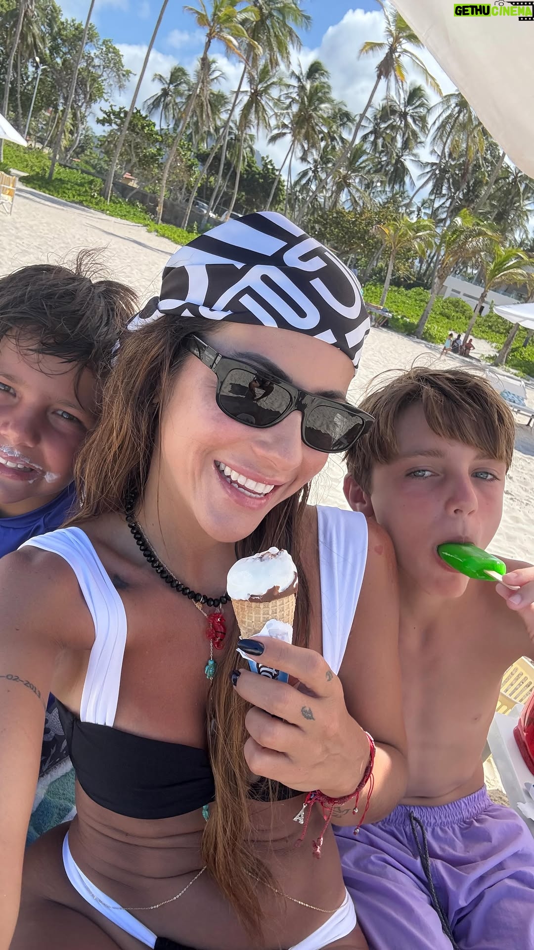Paula Bevilacqua - 10.9K Likes - Había visto este reto, decidimos hacerlo ! 
Ustedes quien pensaban que ganaría ? 

Cristóbal hace la sentadilla muy mal 😂😂😂
#reto #mamá #hijos
