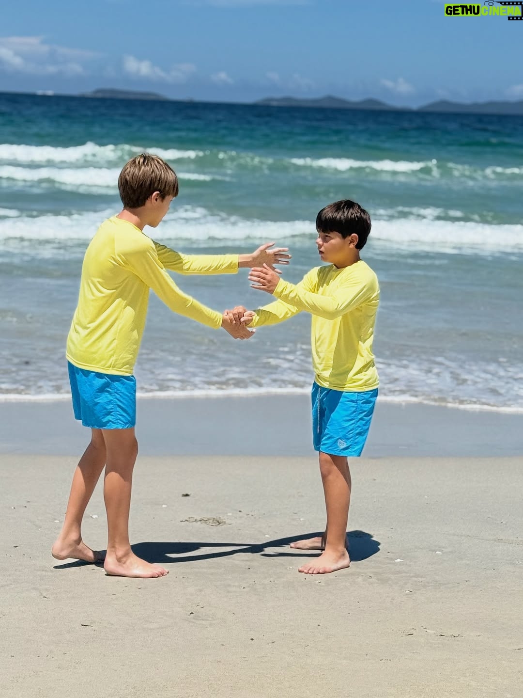 Paula Bevilacqua - 10.4K Likes - Venir a la isla 🏝️ es mágico pero llegar a @miragua lo hace más especial. Desde que llegas es increíble, rico pasar unos días los 4 juntos reconectando realmente con lo importante. 

Gracias Dios y gracias Virgen por guiarnos siempre ! 

Gracias @miragua 

PD: tranquilo Cristóbal te trajiste las@dos cholas del mismo pie 🦶 no le decimos a nadie 😂😂 
Lo que pasa en la isla se queda en la isla 🏝️ 

#venezuela #conectar  #familia