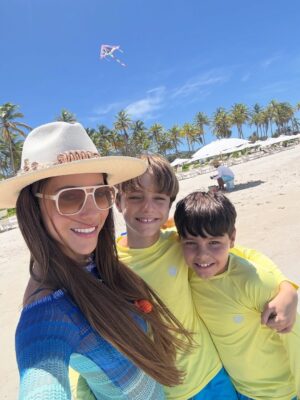 Paula Bevilacqua Instagram - Venir a la isla 🏝️ es mágico pero llegar a @miragua lo hace más especial. Desde que llegas es increíble, rico pasar unos días los 4 juntos reconectando realmente con lo importante.
Gracias Dios y gracias Virgen por guiarnos siempre !
Gracias @miragua
PD: tranquilo Cristóbal te trajiste las@dos cholas del mismo pie 🦶 no le decimos a nadie 😂😂
Lo que pasa en la isla se queda en la isla 🏝️
#venezuela #conectar #familia