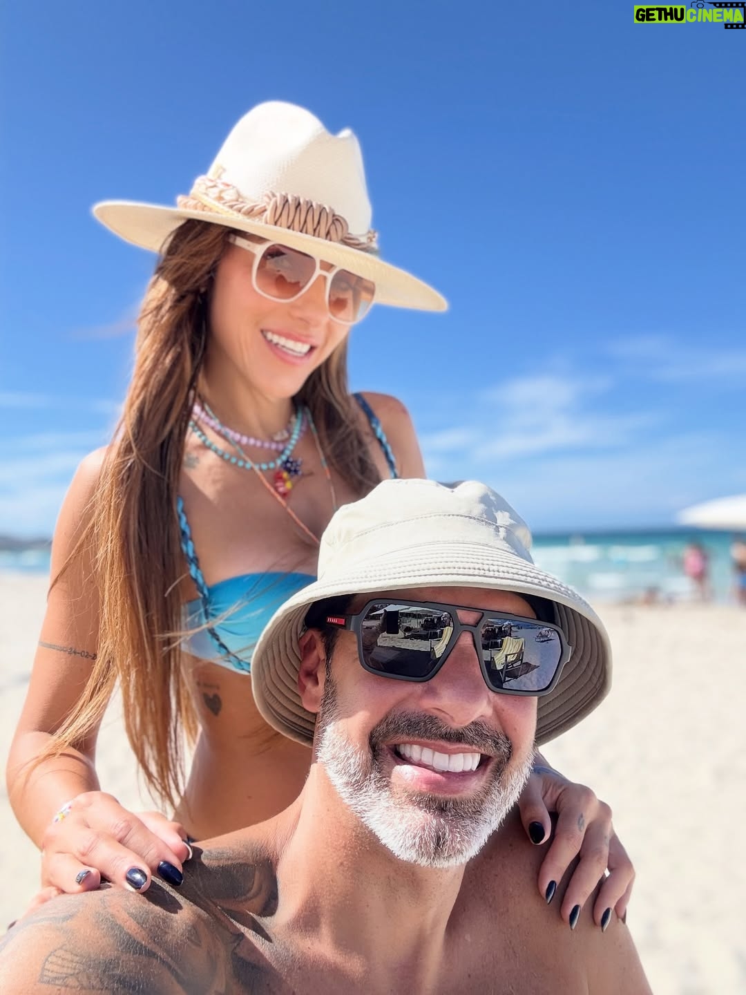 Paula Bevilacqua - 10.4K Likes - Venir a la isla 🏝️ es mágico pero llegar a @miragua lo hace más especial. Desde que llegas es increíble, rico pasar unos días los 4 juntos reconectando realmente con lo importante. 

Gracias Dios y gracias Virgen por guiarnos siempre ! 

Gracias @miragua 

PD: tranquilo Cristóbal te trajiste las@dos cholas del mismo pie 🦶 no le decimos a nadie 😂😂 
Lo que pasa en la isla se queda en la isla 🏝️ 

#venezuela #conectar  #familia