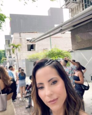 Paula Bevilacqua Instagram - Así pasamos una tarde noche fabulosa donde no solo personas del medio disfrutamos de la cercanía y de la humildad de estos dos hermanos que son bandera de Venezuela en el mundo. 🌍
El viernes pude volver a revivir mis fibras de fan “Enamorada” total porque si lo soy, lo seré siempre aunque ya tenga años conociéndolos, son parte de una época tan maravillosa de mi vida y de la de muchas que como yo siguen los pasos de su música 🎵
Son orgullo de una generación y siguen conquistando otras generaciones, aplausos 👏 por este evento que espero que se repita muchas veces.
Sigan siendo sinónimo de inspiración y humildad, los quiero !
@servandoprimera
@florentinoprimera
Demás está decir que me lo disfrute demasiado como cuando tenía 16 😝
Gracias @oswaldopontejr eres lo más 🫶
#fanenamorada #vzla