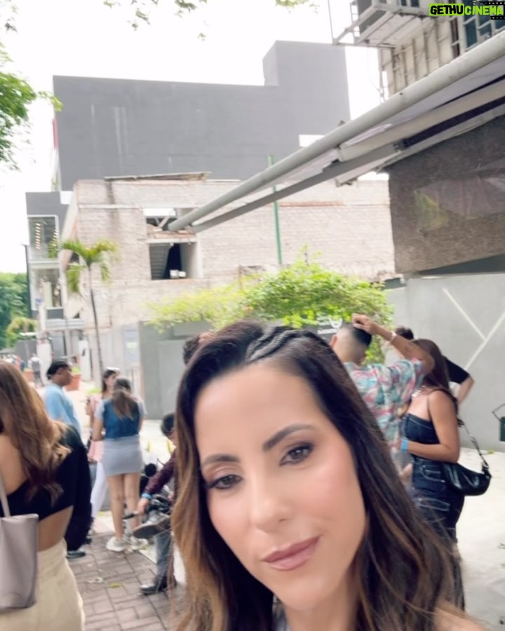 Paula Bevilacqua - 13.8K Likes - Así pasamos una tarde noche fabulosa donde no solo personas del medio disfrutamos de la cercanía y de la humildad de estos dos hermanos que son bandera de Venezuela en el mundo. 🌍 

El viernes pude volver a revivir mis fibras de fan “Enamorada” total porque si lo soy, lo seré siempre aunque ya tenga años conociéndolos, son parte de una época tan maravillosa de mi vida y de la de muchas que como yo siguen los pasos de su música 🎵 

Son orgullo de una generación y siguen conquistando otras generaciones, aplausos 👏 por este evento que espero que se repita muchas veces. 

Sigan siendo sinónimo de inspiración y humildad, los quiero ! 

@servandoprimera 
@florentinoprimera 

Demás está decir que me lo disfrute demasiado como cuando tenía 16 😝 

Gracias @oswaldopontejr eres lo más 🫶

#fanenamorada #vzla