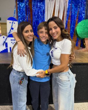 Paula Bevilacqua Instagram - Nos fuimos a 1er año mi príncipe 🤴 @cristoballander5 aún nos queda mucho por recordar pero cada logro debemos celebrarlo y disfrutarlo.
Aquí estamos papá y yo para seguirte guiando con amor, aprendiendo juntos !!
Te amamos 🫶 @lander_cris
Los videos y recuerdos en fotos siempre nos ayudarán a revivir momentos mágicos !
#hijos #amor #logros
