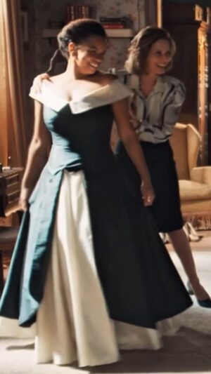 Paula Burlamaqui Instagram - O que vocês não me pedem sorrindo que eu não faça chorando de rir, hein? Quem mais aí pegou essa ref de Wicked? #DitaEtaMundoMelhor #EtaMundoMelhor #TvGlobo #wicked