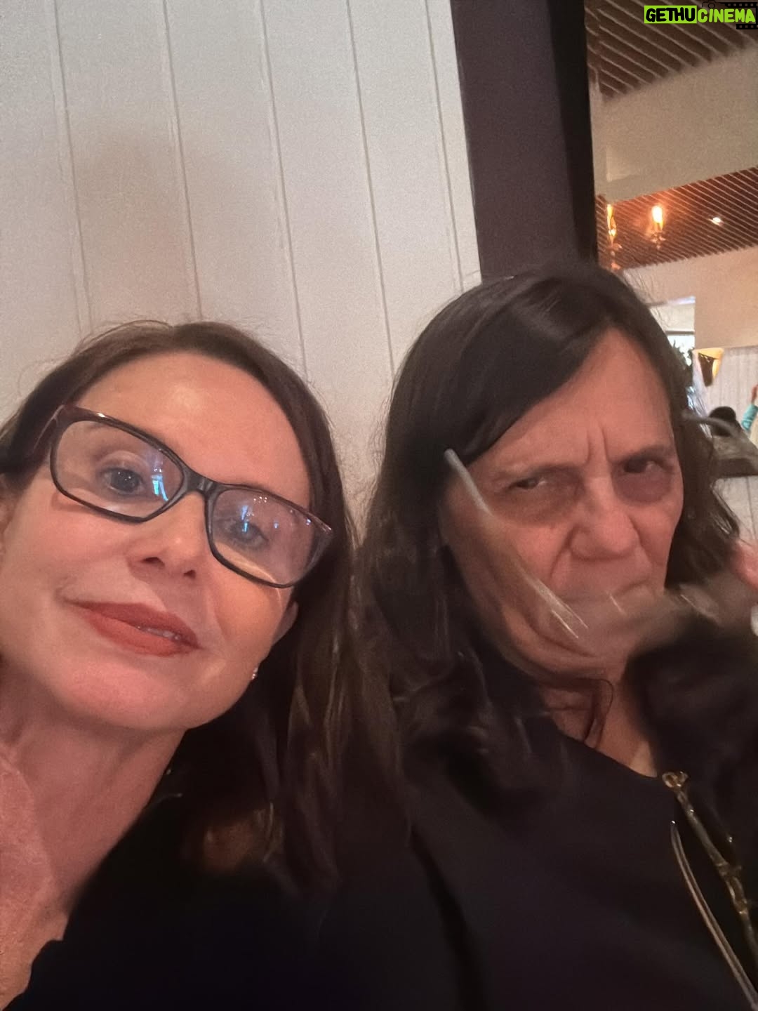 Paula Burlamaqui - 1.6K Likes - Quem disse que não existe amor em SP? Existe sim, e muito! #amigos queridos!❤️ @paulalavigne @moniquegardenbergoficial @isabelteixeira @caetanoveloso @annapsb @verazimmermann @jorgefarjalla @andrenutrichef @lp.montenegro @anasurani @claudiaodorissio @luramanzini #amigoétudonessavida