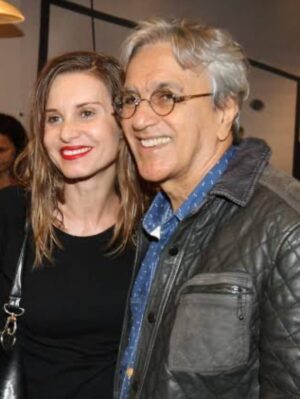 Paula Burlamaqui Instagram - @caetanoveloso meu amigo querido , que sorte ter vc na minha vida todos esses anos,feliz niver tudo de melhor, te amo❤️