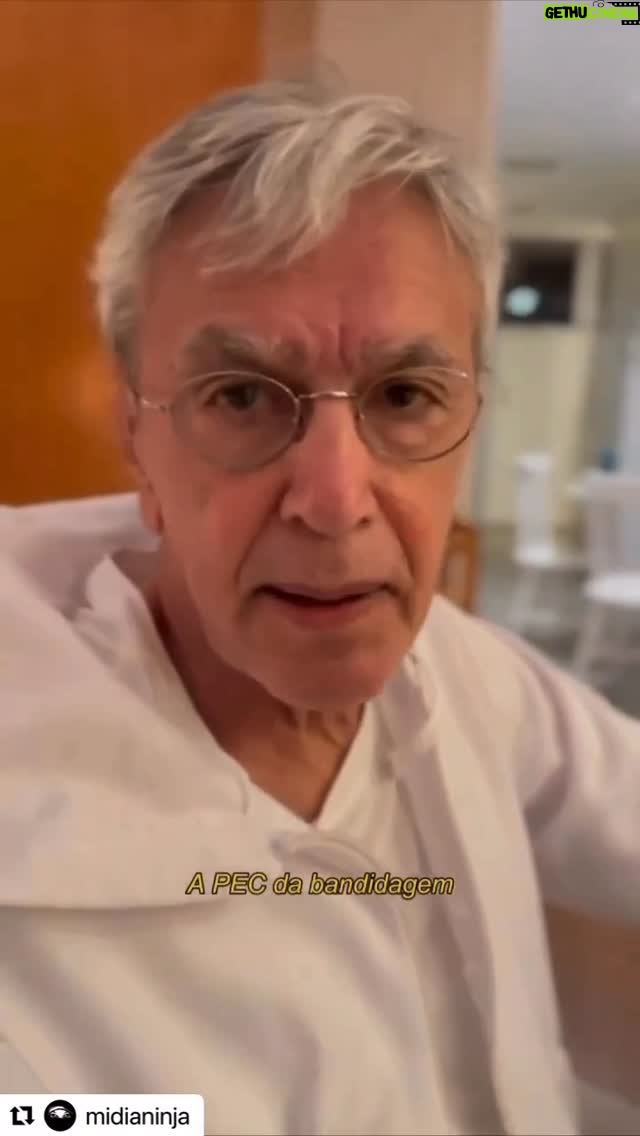 Paula Burlamaqui - 2.7K Likes - Brasil precisamos reagir perante tanta bandidagem por parte do Congresso que se mostra inimiga do povo, não a PEC da bandidagem! #nãoapecdabandidagem