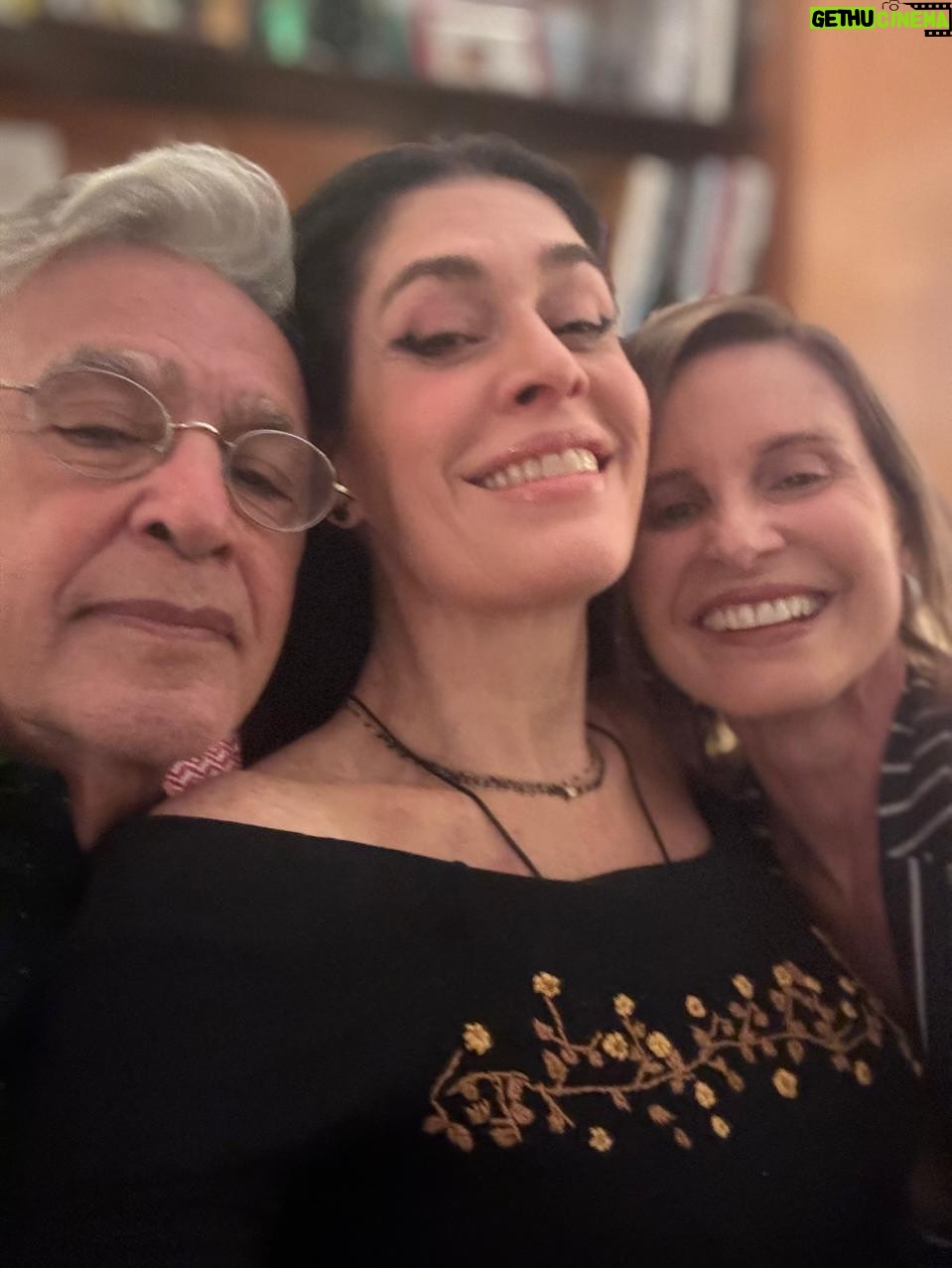 Paula Burlamaqui - 9K Likes - @caetanoveloso meu amigo querido , que sorte ter vc na minha vida todos esses anos,feliz niver tudo de melhor, te amo❤️