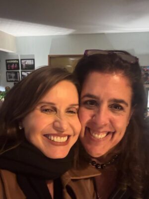 Paula Burlamaqui Instagram - Quem disse que não existe amor em SP? Existe sim, e muito! #amigos queridos!❤️ @paulalavigne @moniquegardenbergoficial @isabelteixeira @caetanoveloso @annapsb @verazimmermann @jorgefarjalla @andrenutrichef @lp.montenegro @anasurani @claudiaodorissio @luramanzini #amigoétudonessavida