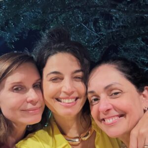 Paula Burlamaqui Instagram - Domingão com amigos, cachorros e crianças ta bom ou não ta?❤️❤️❤️❤️❤️❤️❤️❤️❤️❤️❤️ @heloisaperisse @emanuellearaujo @fabiulaa @luismirandaator @nandodiniz @lp.montenegro @jeniffer_nascimento @rainercadete @eva_atocha @luanamartau