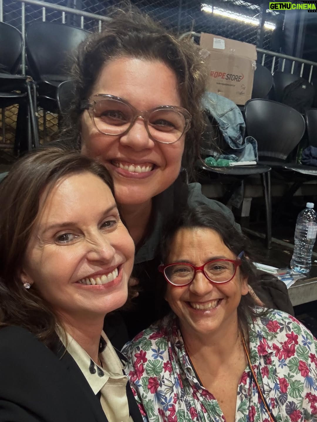 Paula Burlamaqui - 1.6K Likes - Quem disse que não existe amor em SP? Existe sim, e muito! #amigos queridos!❤️ @paulalavigne @moniquegardenbergoficial @isabelteixeira @caetanoveloso @annapsb @verazimmermann @jorgefarjalla @andrenutrichef @lp.montenegro @anasurani @claudiaodorissio @luramanzini #amigoétudonessavida