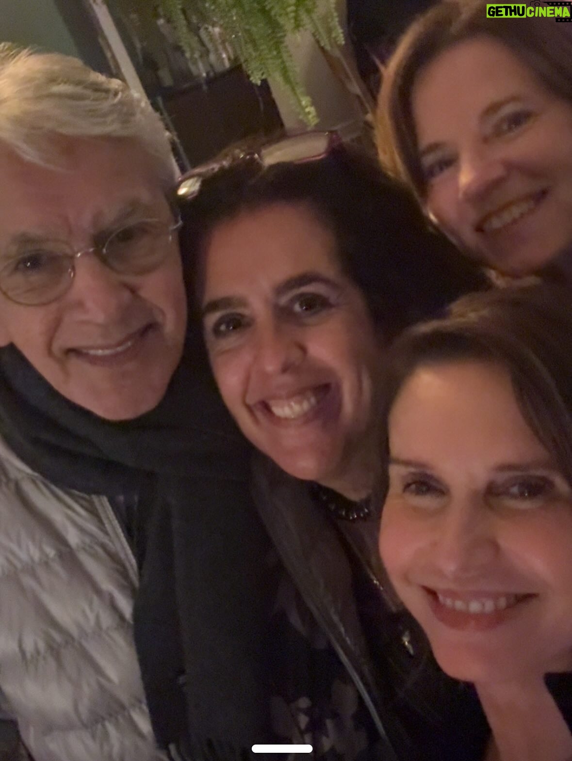Paula Burlamaqui - 1.6K Likes - Quem disse que não existe amor em SP? Existe sim, e muito! #amigos queridos!❤️ @paulalavigne @moniquegardenbergoficial @isabelteixeira @caetanoveloso @annapsb @verazimmermann @jorgefarjalla @andrenutrichef @lp.montenegro @anasurani @claudiaodorissio @luramanzini #amigoétudonessavida
