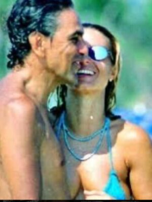Paula Burlamaqui Instagram - @caetanoveloso meu amigo querido , que sorte ter vc na minha vida todos esses anos,feliz niver tudo de melhor, te amo❤️