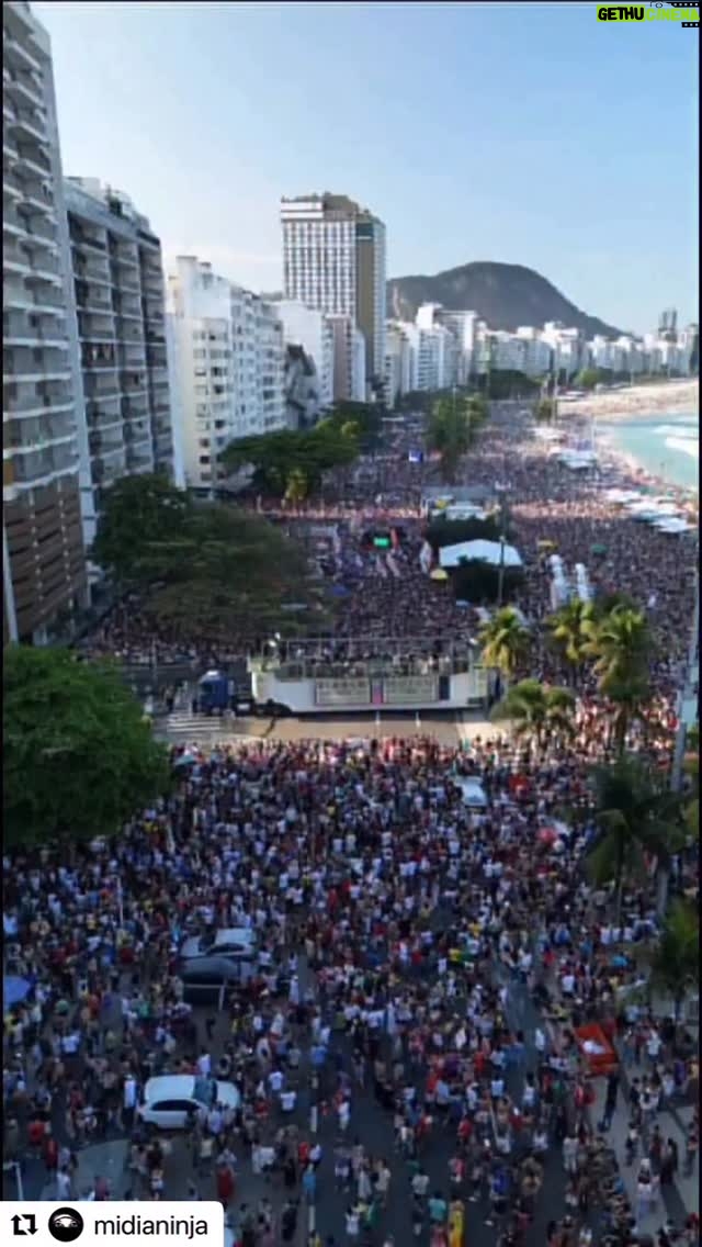 Paula Burlamaqui - 1.7K Likes - Rio de janeiro presente! #nãoàanistia #naoapecdablindagem