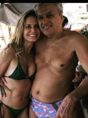 Paula Burlamaqui Instagram - @caetanoveloso meu amigo querido , que sorte ter vc na minha vida todos esses anos,feliz niver tudo de melhor, te amo❤️
