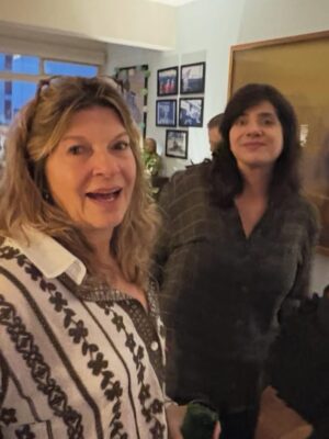Paula Burlamaqui Instagram - Quem disse que não existe amor em SP? Existe sim, e muito! #amigos queridos!❤️ @paulalavigne @moniquegardenbergoficial @isabelteixeira @caetanoveloso @annapsb @verazimmermann @jorgefarjalla @andrenutrichef @lp.montenegro @anasurani @claudiaodorissio @luramanzini #amigoétudonessavida