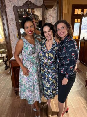 Paula Burlamaqui Instagram - Trio formozura Dita , ,Dona margarida e Sônia ❤️❤️❤️ dia 30/06 estreia a sua nova novela das 18:00 horas @etamundoomelhor @jeniffer_nascimento @niveamaria_oficial @tvglobo #êtamundomelhor