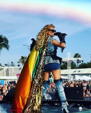 Paulina Rubio Instagram - Gracias Gran Canaria q bella energiaaaaa!!!!🏳️🌈🔥🎶 #Pride #loveislove @maspalomaspridebyfreedom