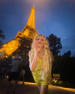 Paulina Rubio Instagram - Paris, je tāaime! #TorreEiffel āØāØāØ
