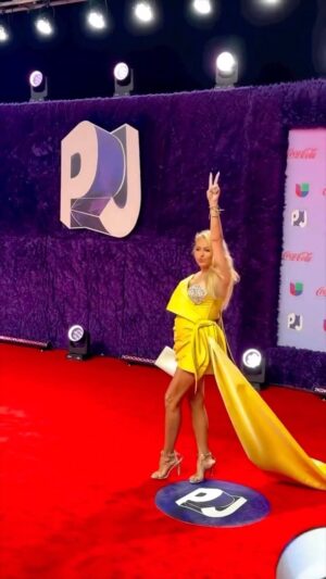 Paulina Rubio Instagram - @premiosjuventud 🇵🇷✌🏻🙏🏻 #propiedadprivada disponible en todas las plataformas #indimusic #newmusic Video coming soon 👓🎥💫 #tequieropuertorico