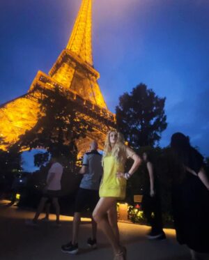 Paulina Rubio Instagram - Paris, je tāaime! #TorreEiffel āØāØāØ
