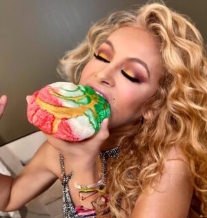 Paulina Rubio Instagram - Hoy Empiezan las Fiestas Patrias ! Viva Mexico!š²š½ #goldenhits