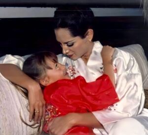 Paulina Rubio Instagram - Te extraƱo siempre madre miaā¤ļøāš©¹.