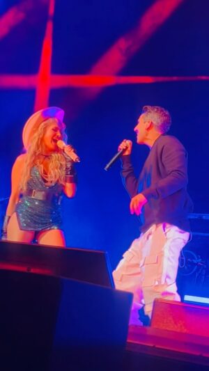 Paulina Rubio Instagram - Que bueno fue cantar contigo ! @pipebueno 🤩#golpesenelcorazon💔