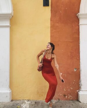 Paulina Vega Instagram - La felicidad estĆ” en el andar šš»