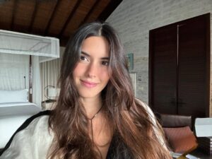 Paulina Vega Instagram - Con cada aƱo que pasa, ojalĆ” las cosas se vayan volviendo mĆ”s reales, mĆ”s naturales y, sobre todo, mĆ”s alineadas con nuestro ser interior. Que la vida se trate de ser mĆ”s autĆ©ntico y de encontrar paz en lo que realmente importa ā¤ļø Lo que realmente a ti te importa.
Feliz Viernes :)
