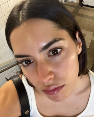 Paulina Vega Instagram - The subway glow š