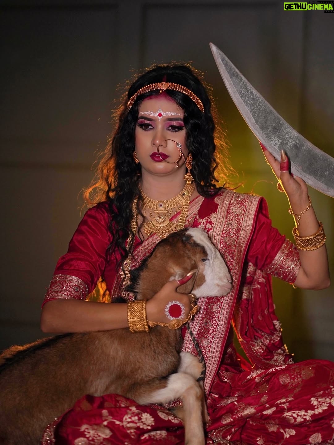 Payal Panchal - 166.9K Likes - वह भी रोता बहुत है जब अपनी मां से बिछड़ता है
बहुत सहम जाता है जब इन्सानी रुप में राक्षसों को देखता है
उसका नन्हा दिल सवाल करता है
माँ, यह कैसा संसार है….💔 
pc :- @shootout__lover__ 
makeup :- @makeupartist_payal_ 
jewellery :- @siddhornamentsjewellery 
Hairs :- @hairdo_by_sona05 
.
.
.
.
.
.
.
.
.
.
.
.
.
.
#payalpanchal #payal #instagram #instagood #explore #foryouapge #homepage #explore #photo #matarani #maa #navrati #vegan #insta #navratri2025 #photoofthedday