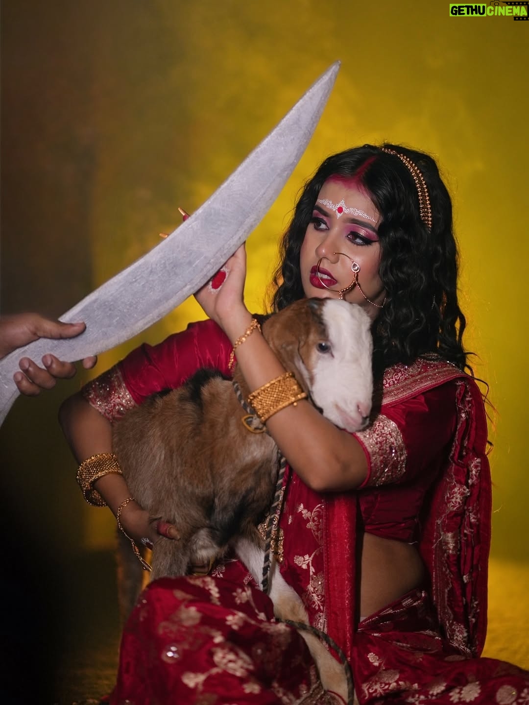 Payal Panchal - 166.9K Likes - वह भी रोता बहुत है जब अपनी मां से बिछड़ता है
बहुत सहम जाता है जब इन्सानी रुप में राक्षसों को देखता है
उसका नन्हा दिल सवाल करता है
माँ, यह कैसा संसार है….💔 
pc :- @shootout__lover__ 
makeup :- @makeupartist_payal_ 
jewellery :- @siddhornamentsjewellery 
Hairs :- @hairdo_by_sona05 
.
.
.
.
.
.
.
.
.
.
.
.
.
.
#payalpanchal #payal #instagram #instagood #explore #foryouapge #homepage #explore #photo #matarani #maa #navrati #vegan #insta #navratri2025 #photoofthedday