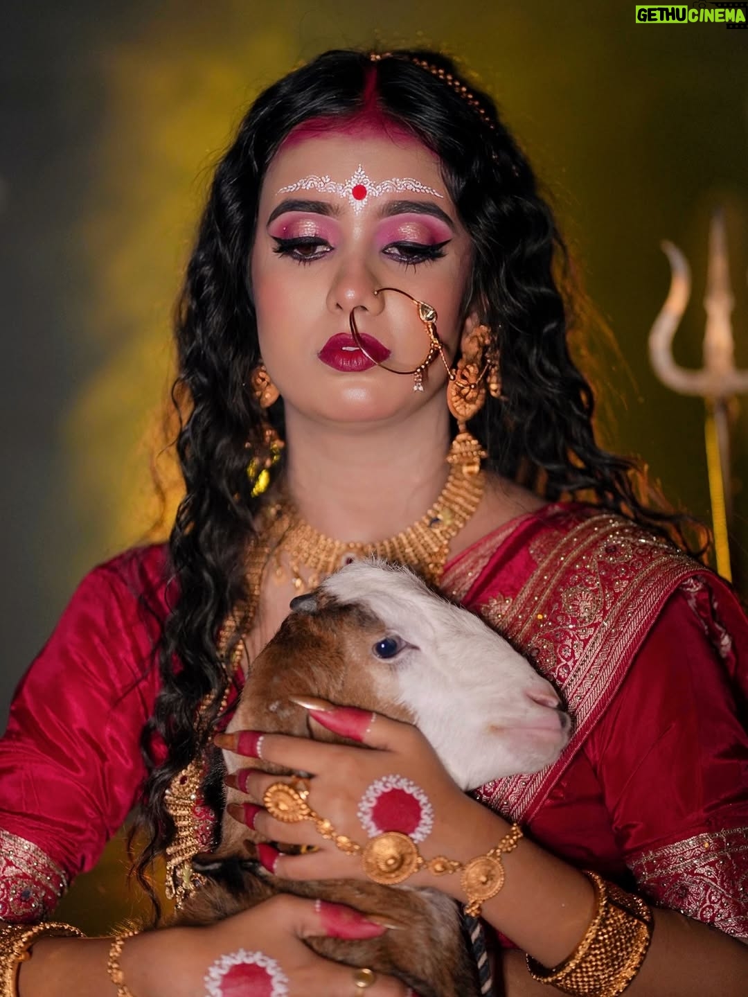Payal Panchal - 166.9K Likes - वह भी रोता बहुत है जब अपनी मां से बिछड़ता है
बहुत सहम जाता है जब इन्सानी रुप में राक्षसों को देखता है
उसका नन्हा दिल सवाल करता है
माँ, यह कैसा संसार है….💔 
pc :- @shootout__lover__ 
makeup :- @makeupartist_payal_ 
jewellery :- @siddhornamentsjewellery 
Hairs :- @hairdo_by_sona05 
.
.
.
.
.
.
.
.
.
.
.
.
.
.
#payalpanchal #payal #instagram #instagood #explore #foryouapge #homepage #explore #photo #matarani #maa #navrati #vegan #insta #navratri2025 #photoofthedday