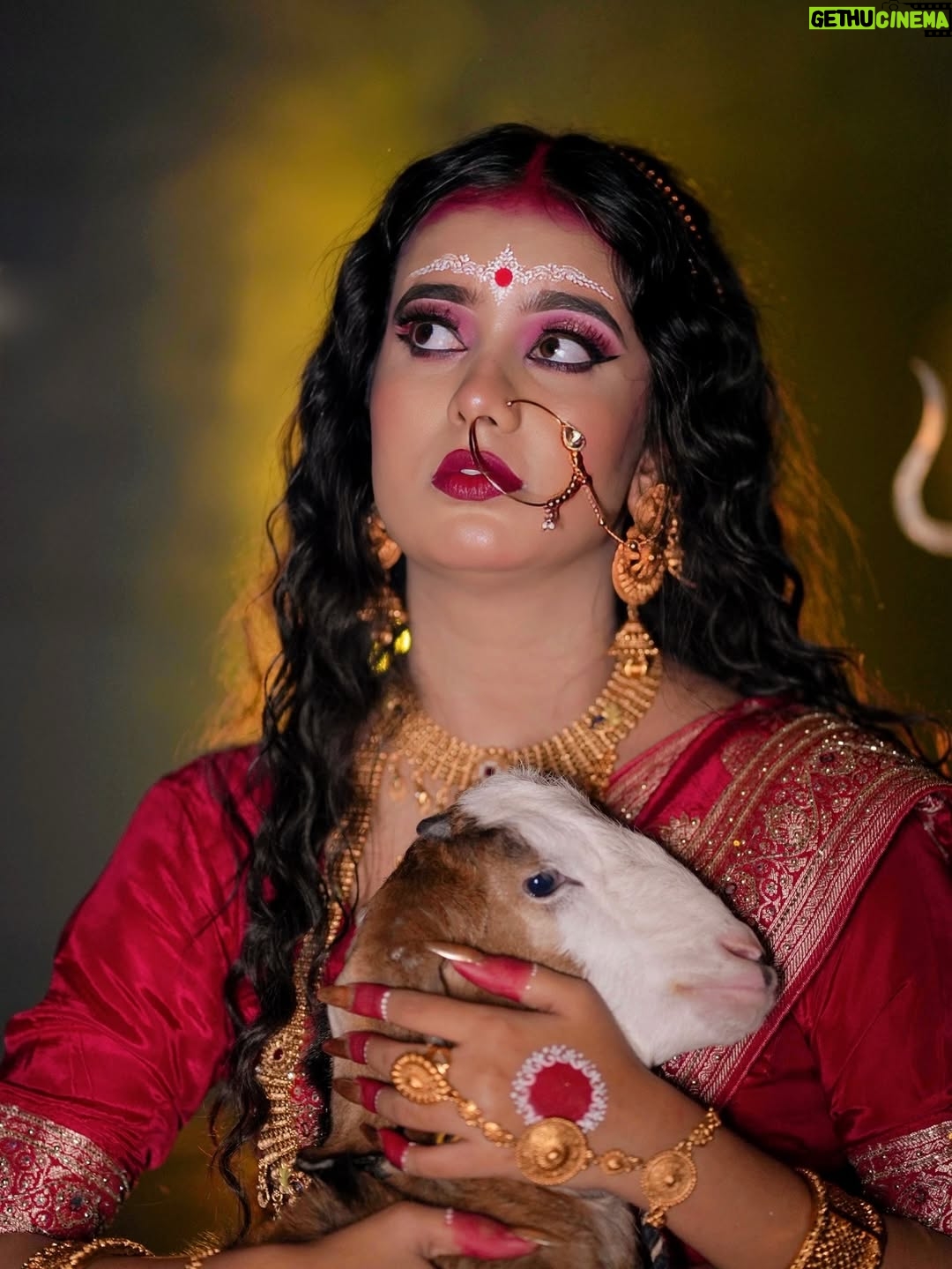 Payal Panchal - 166.9K Likes - वह भी रोता बहुत है जब अपनी मां से बिछड़ता है
बहुत सहम जाता है जब इन्सानी रुप में राक्षसों को देखता है
उसका नन्हा दिल सवाल करता है
माँ, यह कैसा संसार है….💔 
pc :- @shootout__lover__ 
makeup :- @makeupartist_payal_ 
jewellery :- @siddhornamentsjewellery 
Hairs :- @hairdo_by_sona05 
.
.
.
.
.
.
.
.
.
.
.
.
.
.
#payalpanchal #payal #instagram #instagood #explore #foryouapge #homepage #explore #photo #matarani #maa #navrati #vegan #insta #navratri2025 #photoofthedday