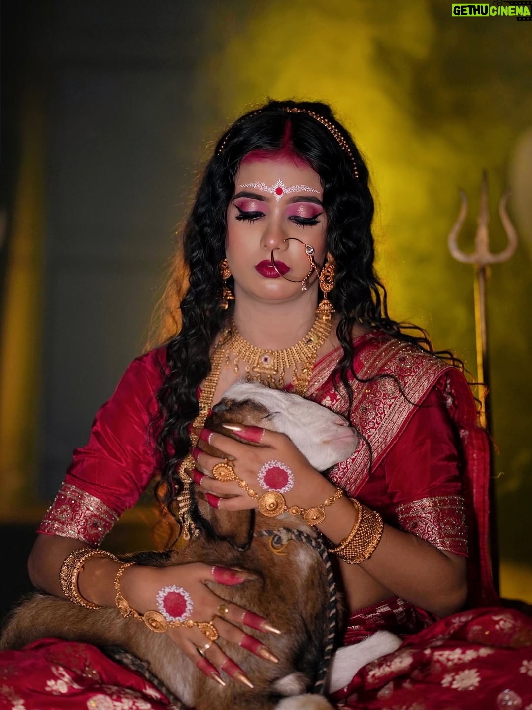 Payal Panchal - 166.9K Likes - वह भी रोता बहुत है जब अपनी मां से बिछड़ता है
बहुत सहम जाता है जब इन्सानी रुप में राक्षसों को देखता है
उसका नन्हा दिल सवाल करता है
माँ, यह कैसा संसार है….💔 
pc :- @shootout__lover__ 
makeup :- @makeupartist_payal_ 
jewellery :- @siddhornamentsjewellery 
Hairs :- @hairdo_by_sona05 
.
.
.
.
.
.
.
.
.
.
.
.
.
.
#payalpanchal #payal #instagram #instagood #explore #foryouapge #homepage #explore #photo #matarani #maa #navrati #vegan #insta #navratri2025 #photoofthedday